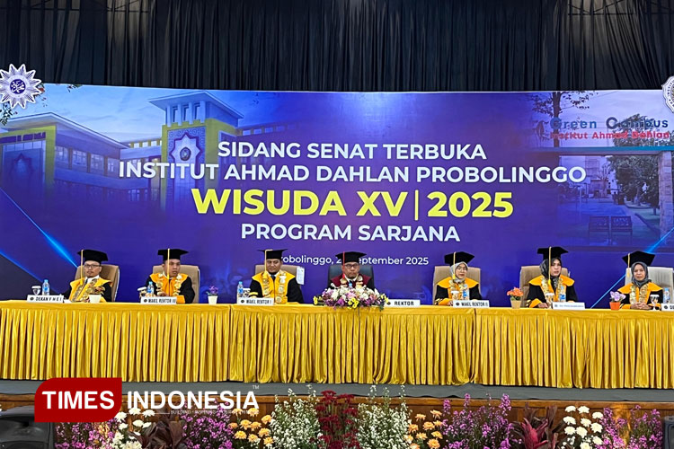 Senat IAD Probolinggo saat menggelar prosesi Wisuda ke-15. (Foto: Rizky Putra Dinasti/TIMES Indonesia)