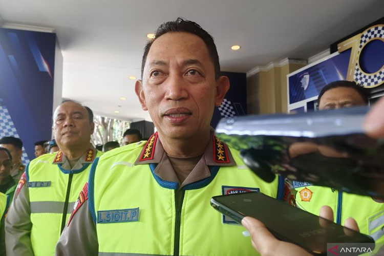 Kapolri Jenderal Pol. Listyo Sigit Prabowo menjawab pertanyaan awak media di Gedung PTIK-STIK, Jakarta Selatan, Senin (22/9/2025). (FOTO: ANTARA/Nadia Putri Rahmani)