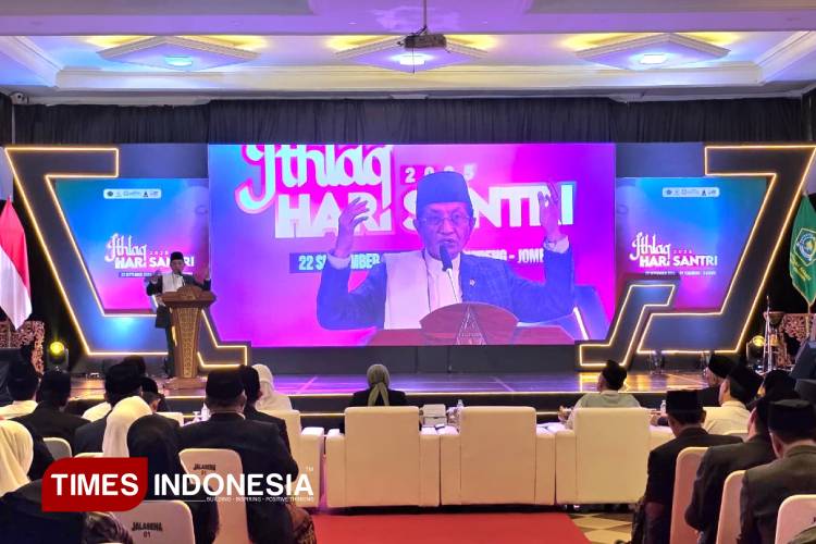 Menag RI Resmi Buka Ithlaq Hari Santri 2025 di Jombang, Sebut Pesantren Pilar Peradaban Islam Nusantara