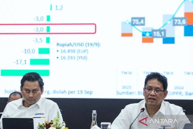 Menteri Keuangan Purbaya Yudhi Sadewa (kanan) bersama Wakil Menteri Keuangan Thomas Djiwandono (kiri) menyampaikan paparan saat konferensi pers APBN KiTa di Jakarta, Senin (22/9/2025). (FOTO: Antara/Asprilla Dwi Adha)
