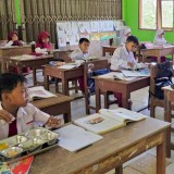 Disambut Gembira, Ribuan Siswa Purwosari Gunungkidul Nikmati Program Makanan Bergizi Gratis Perdana