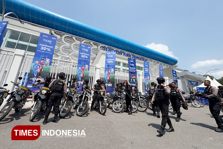 Personel-Polres-Malang-tengah-melakukan-pengamanan.jpg
