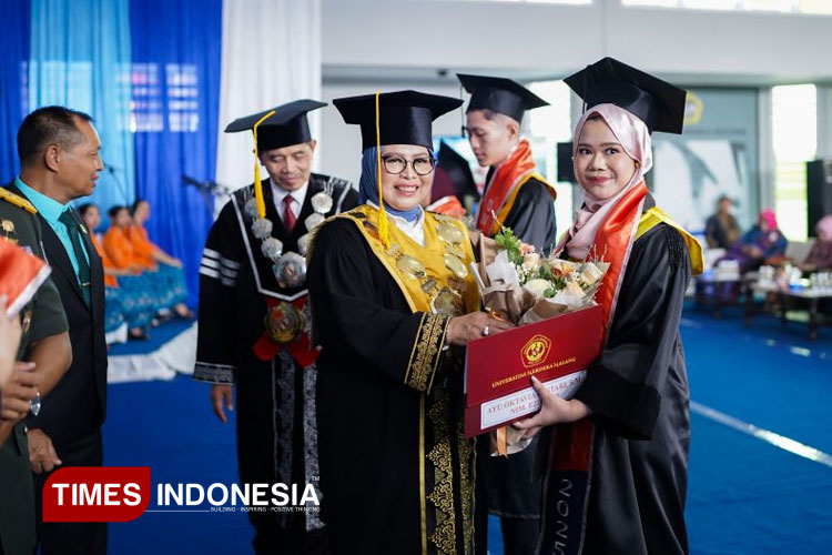 Wisuda-UNMER.jpg