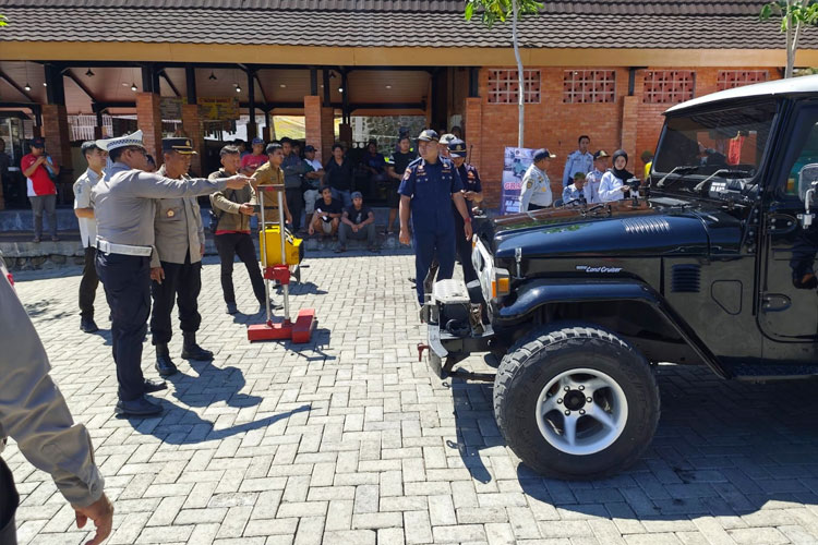Polres Probolinggo Uji Kelayakan Jeep Wisata Bromo Gratis