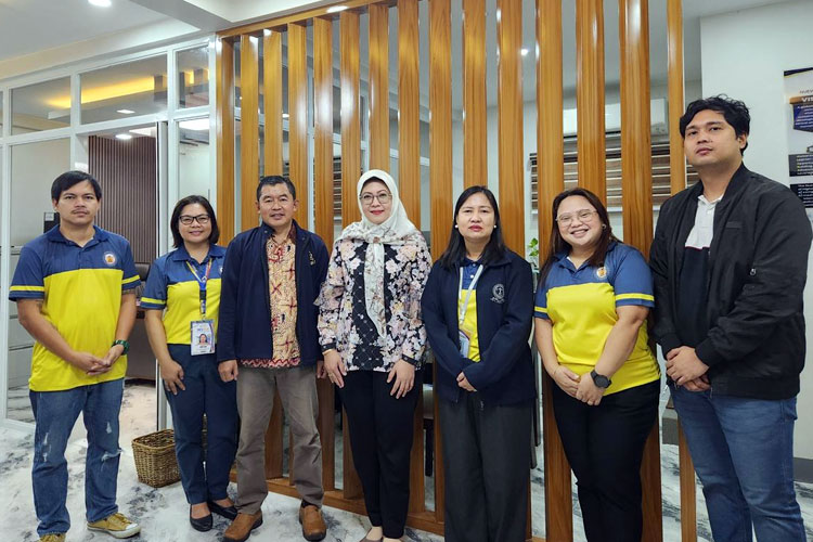 Dosen-FIA-UB-saat-menjadi-dosen-tamu-di-NEUST-Filipina-a.jpg