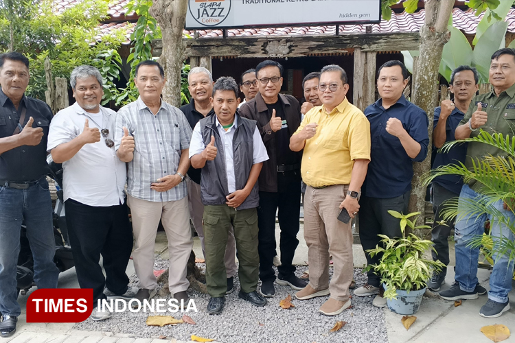 Foto bersama diskusi forum Jaringan Media Siber Blora. (FOTO: Rengga/TIMES Indonesia)