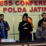 Kisah Nana Wibowo, Juru Bahasa Isyarat yang Jadi Jembatan Teman Tuli di Surabaya