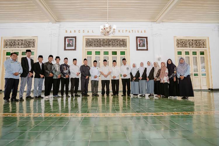 Wakil-Gubernur-DIY-Sri-Paduka-Paku-Alam-X-b.jpg