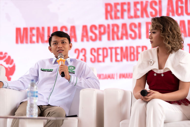 Achmad Baha’ur Rifqi saat menjadi narasumber di Panggung Mahasiswa Bersama Rakyat, Selasa (23/09/2025).