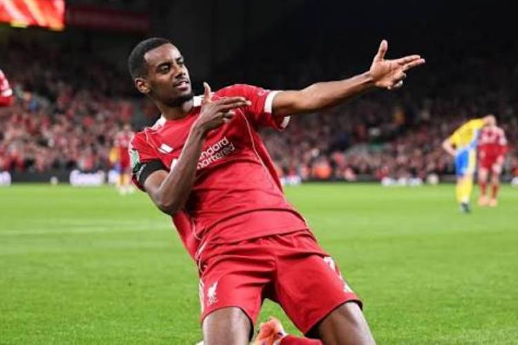 Isak Cetak Gol Perdana, Liverpool Singkirkan Southampton di Piala Liga