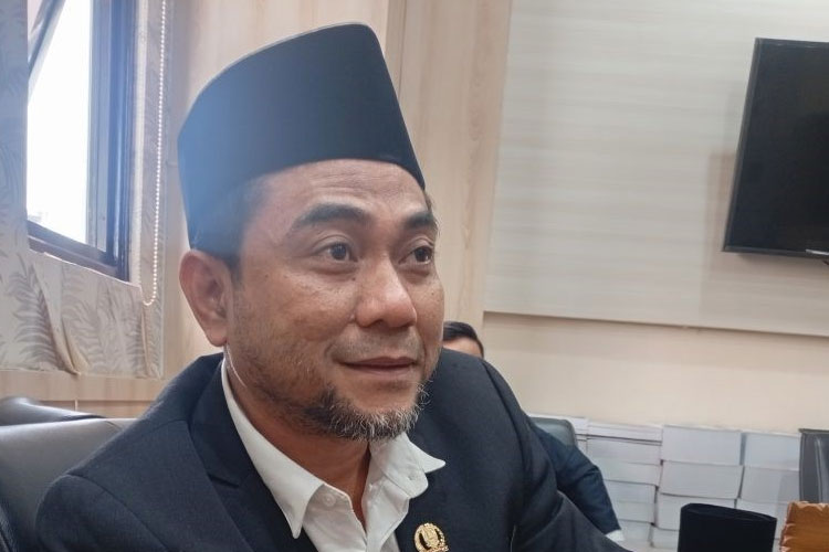 Wakil Ketua Komisi D DPRD Jatim, Khusnul Arif terkait polemik rencana peluncuran Bus TransJatim di Malang menegaskan masalah penolakan dari sopir angkot harus tuntas sebelum peresmian. (Foto: Dok. Humas DPRD Jatim)