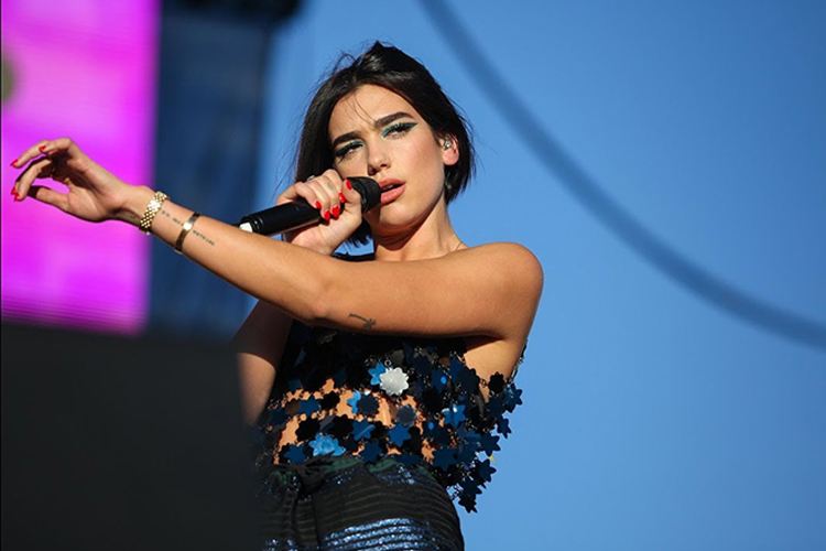 Dua Lipa penyanyi yang mendukung kemerdekaan Palestina. FOTO: dailymail