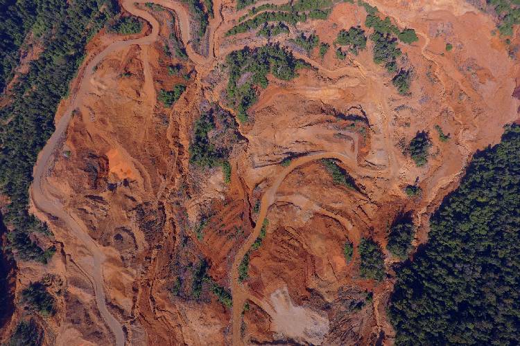 Hutan gundul akibat tambang nikel di Kabupaten Morowali, Sulawesi Tengah. (Foto: Auriga Nusantara via Betahita.id)