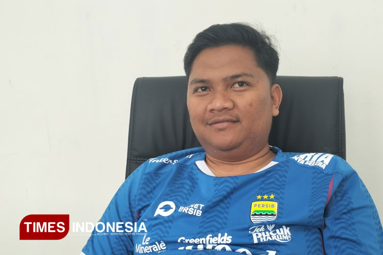 Ketua KONI Kota Tasikmalaya Antos Suherlan saat ditemui TIMES Indonesia di ruang kerjanya, Rabu (24/9/2025) (FOTO: Harniwan Obech/TIMES Indonesia)