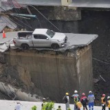 Sinkhole Raksasa Telan Jalan di Pusat Bangkok, Lalu Lintas Lumpuh dan RS Ditutup