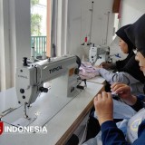 Ibu Rumah Tangga di Kelurahan Kapas Madya Baru Bisa Raih Cuan Lewat Jahitan
