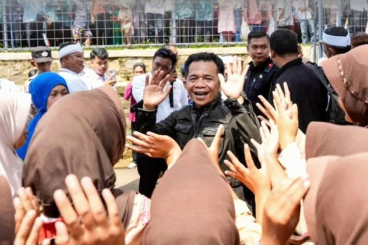 Purwakarta Luncurkan Program Satu Desa Satu Sarjana untuk Tekan Angka Kemiskinan