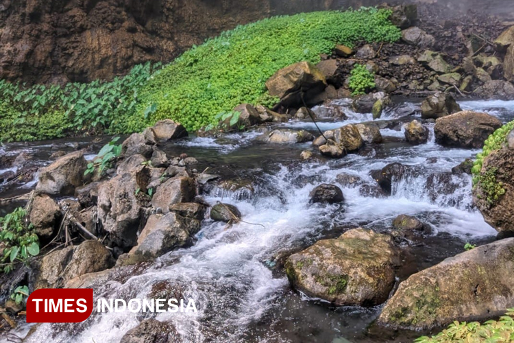 Air-Terjun-Kapas-Biru-Lumajang-3.jpg