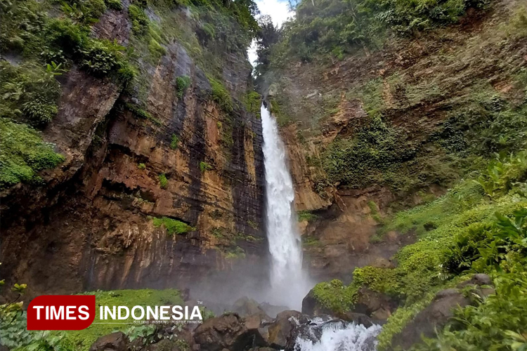Air Terjun Kapas Biru Lumajang, Surga Tersembunyi di Kaki Atap Pulau Jawa