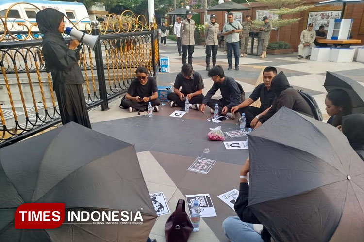 Tolak Cara Represif Terhadap Aktivis, Mahasiswa Madiun Gelar Aksi Kamisan di PSC