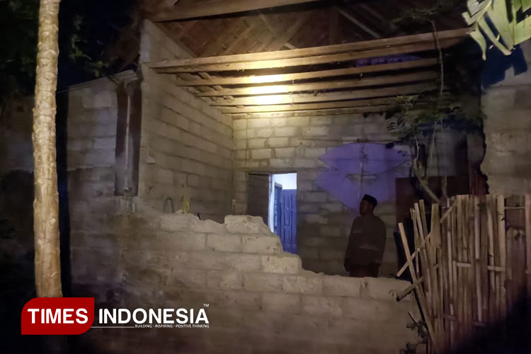 Banyuwangi-Diguncang-Gempa-Kubah-Masjid-Hingga-Rumah-Warga-Rusak-a.jpg