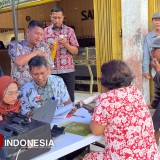 Bapenda Kabupaten Malang Jemput Bola, Warga Donomulyo Antusias Bayar Pajak di Pasar