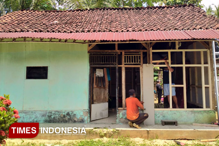 Pemdes Kujangsari di Kota Banjar Gercep Bantu Rudi, Rumah Direnovasi Lengkap dengan MCK, Dapur, dan Sumur Bor