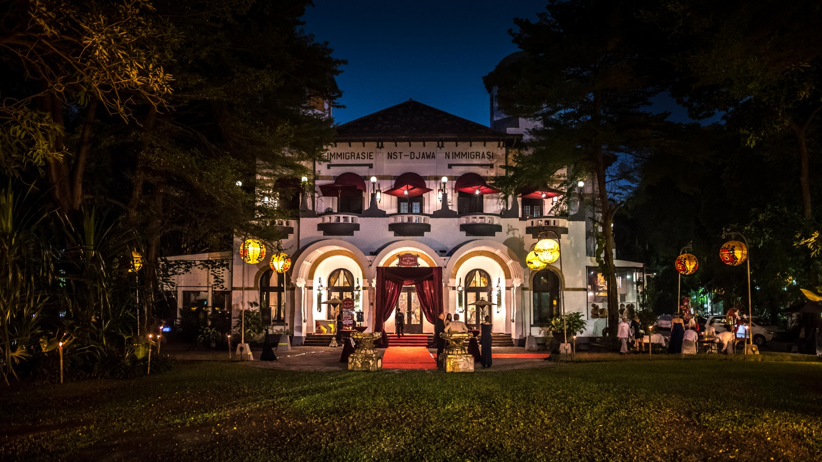 Tugu-Kunstkring-Paleis-2.jpg