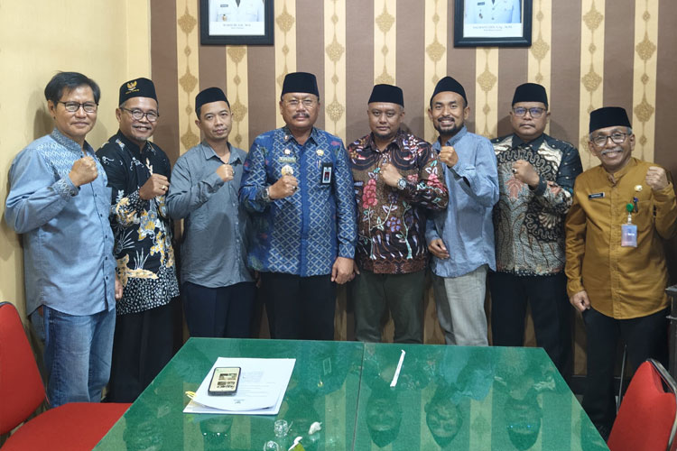 Lima pimpinan BAZNAS Jombang. (FOTO: Pemkab Jombang)