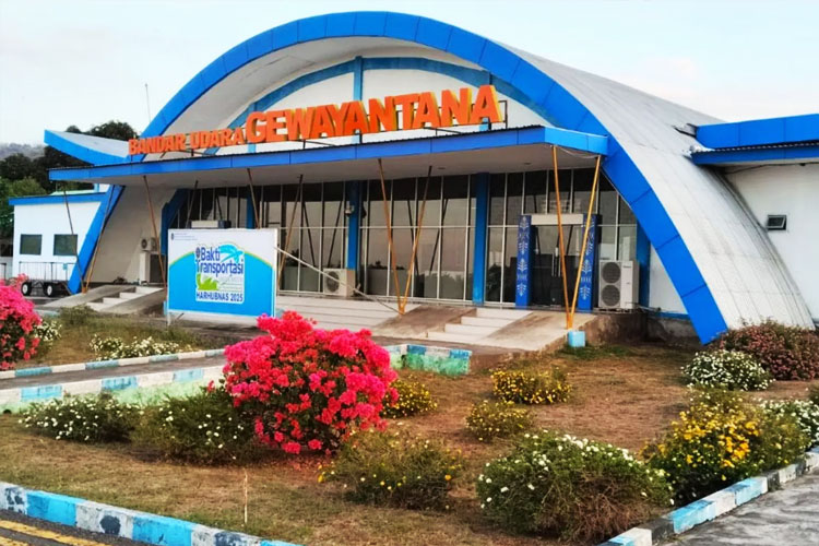 Bandar Udara (Bandara) Gewayantana Larantuka di Kabupaten Flores Timur (Flotim), Nusa Tenggara Timur (NTT). (FOTO: ANTARA/HO-Dokumentasi Pribadi)
