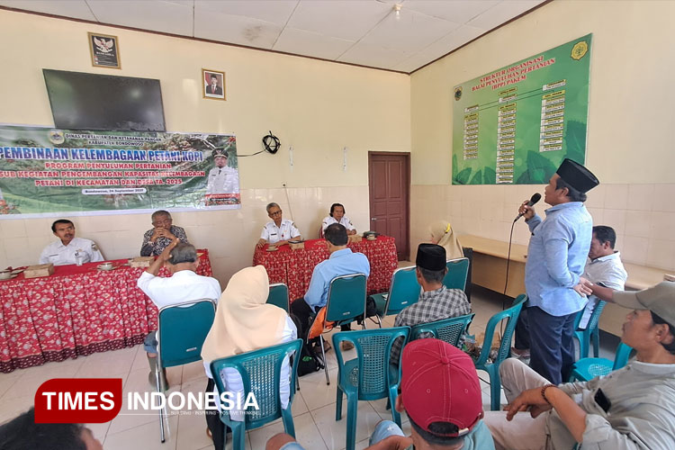 Pemerintah Kabupaten Bondowoso saat melakukan pembinaan terhadap petani kopi Hyang Argopuro (FOTO: Moh Bahri/TIMES Indonesia)