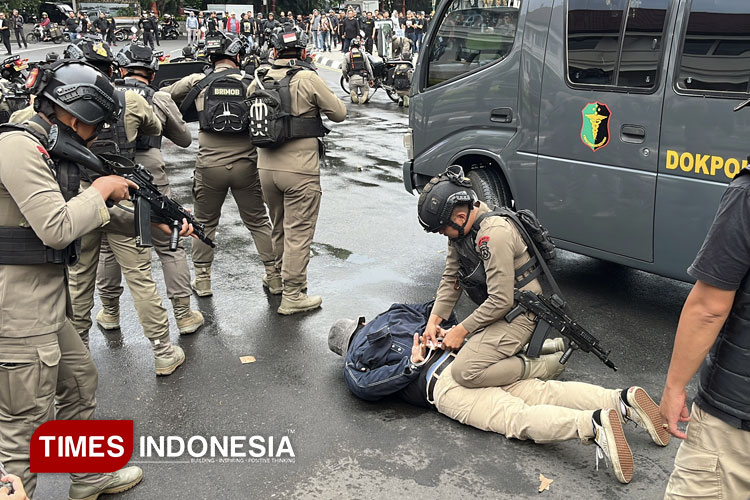 gladi-Sispamkota-oleh-jajaran-Polresta-Malang-Kota-a.jpg