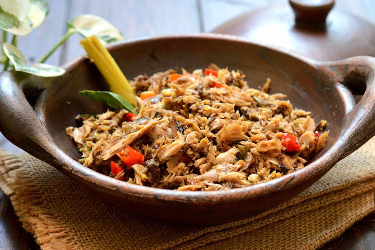 Olahan ikan tuna suwir yang cocok jadi menu MBG. (FOTO: shutterstock/ NilaSito)