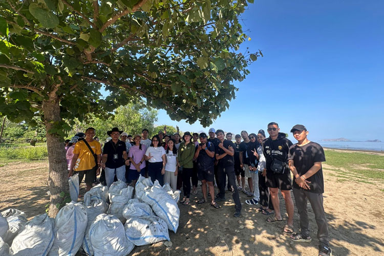 Aksi-Bersih-Pantai-2.jpg