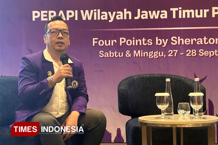 Ketua PERAPI Jatim dr. Bambang Wicaksono, Sp.BPRE., Subsp.E.L (K), Sabtu (27/9/2025). (FOTO: Lely Yuana/TIMES Indonesia)