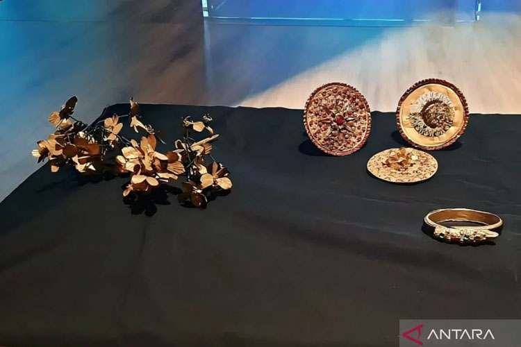 Beberapa artefak hasil repatriasi yang meliputi berbagai benda dari koleksi perang Puputan Badung yang diambil selama intervensi Belanda di Bali pada tahun 1906. (Antara)