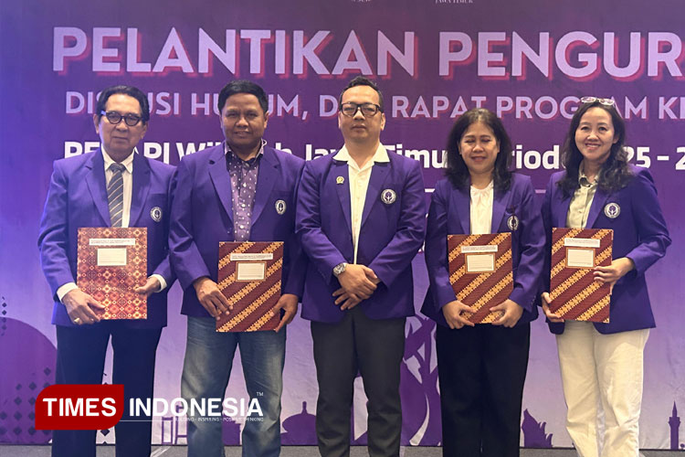 sertifikat-kepada-Pengurus-PERAPI-Jatim.jpg