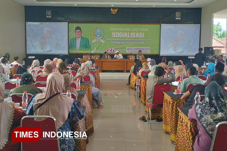 Suasana sosialisasi pengaruh influencer DPRD Provinsi Jatim di Hotel Kampoeng Kita, Desa Condong Gading, Sabtu (27/9/2025). (Foto: Hainor Rahman/TIMES Indonesia)