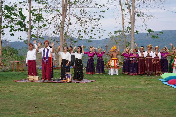 Labuan-Bajo-Sihir-Ratusan-c.jpg