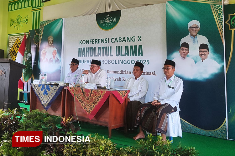 Kiri-Kanan: Sekretaris PWNU Jatim, Ir. Ahmad Faqih; Katib Syuriah PWNU Jatim، KH Ahsanul Haq; Kiai Abdul Hamid, dan Kiai Teguh Mahameru Zainul Hasan (FOTO: Iqbal/TIMES Indonesia)