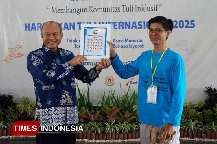 Sekda Banjarnegara H Indarto MSi saat memperingati Pekan Tuna Rungu Nasional. (FOTO: Kominfo Banjarnegara for TIMES Indonesia)