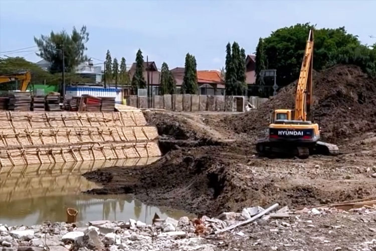 Proses pembangunan bozem oleh Pemkot Surabaya. (Foto: Humas Pemkot Surabaya for TIMES Indonesia)