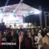 Ratusan Warga Larut dalam Kloposepuluh Bershalawat di Sidoarjo