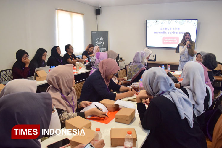 workshop-cerita-anak-Surabaya-2.jpg