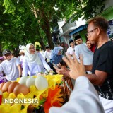 Muludan Bumi Blambangan, Pemkab Banyuwangi Bagikan Ribuan Telur