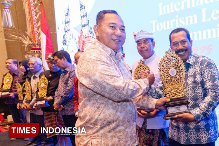 Djoko Moeljono Raih ITLS Award 2025, Jadi Jurnalis Pertama di Bali yang Dihormati IHGMA