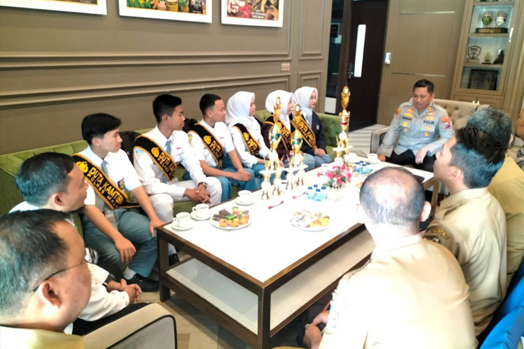 Enam-pelajar-SMA-dan-SMK-2.jpg