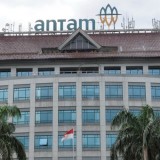 Antam Impor 30 Ton Emas, Implikasi Ekonomi dan Tantangan Kemandirian Sumber Daya Alam