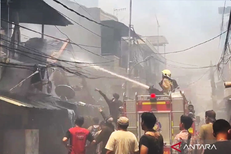 1.129 Warga dan 400 Rumah Terdampak akibat Kebakaran di Jakbar, Proses Pendataan Masih Berlangsung