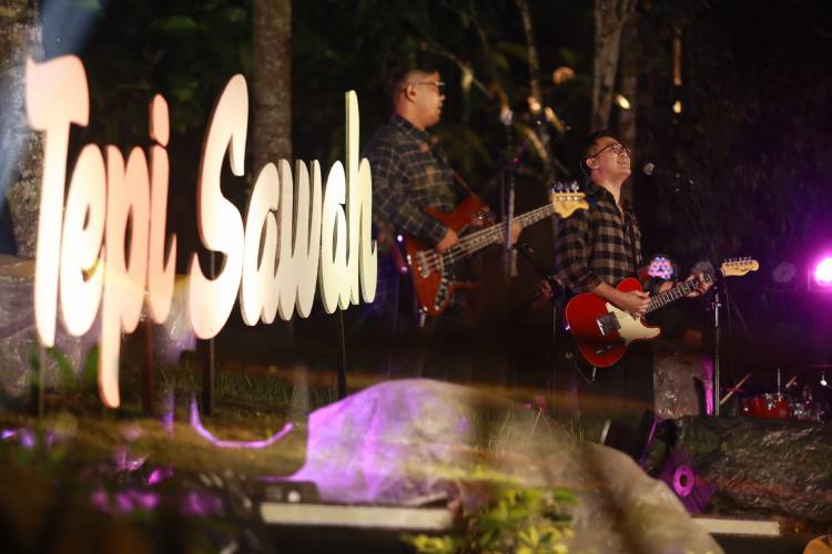 Suasana-Festival-Musik-Tepi-Sawah-Banyuwangi-b.jpg